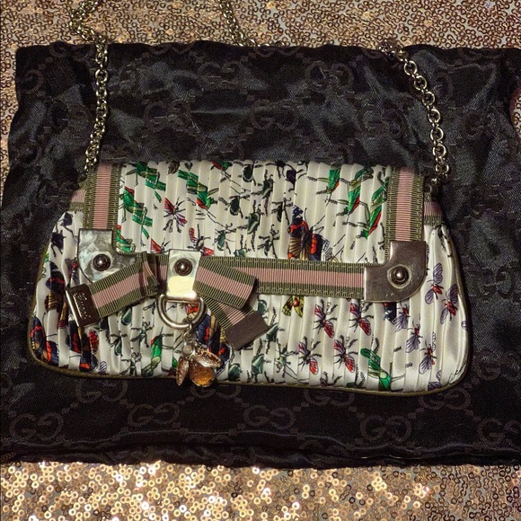 GUCCI RARE small silk “fauna” clutch with gold chain and bug charm. - Picture 10 of 10